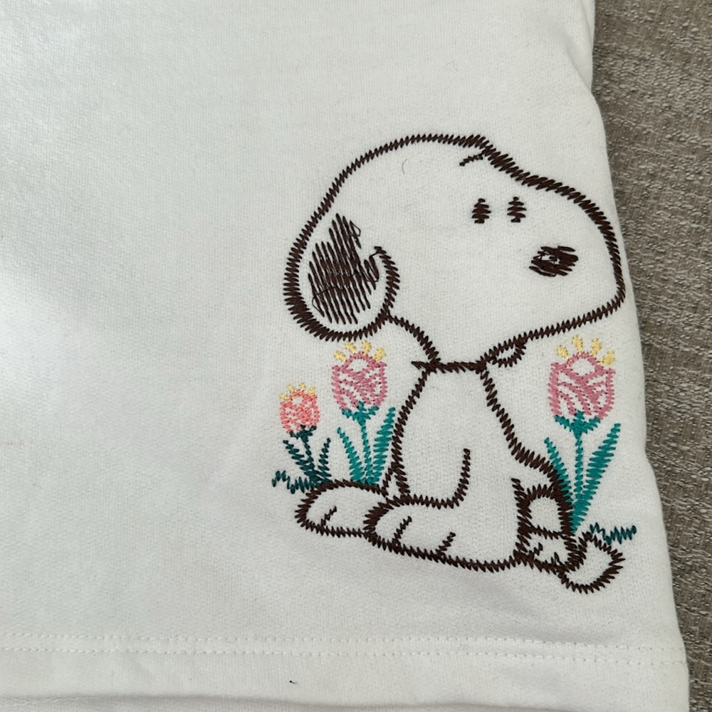 PEANUTS Snoopy -JR white shorts with drawstring. Size XXL. NWT. - Picture 2 of 8